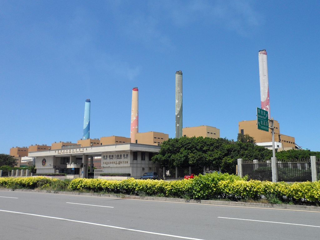 台中の火力発電所。台湾中部の大気汚染の原因と言われている。